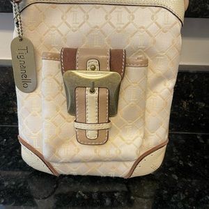 Small Cute Tignanello crossbody purse